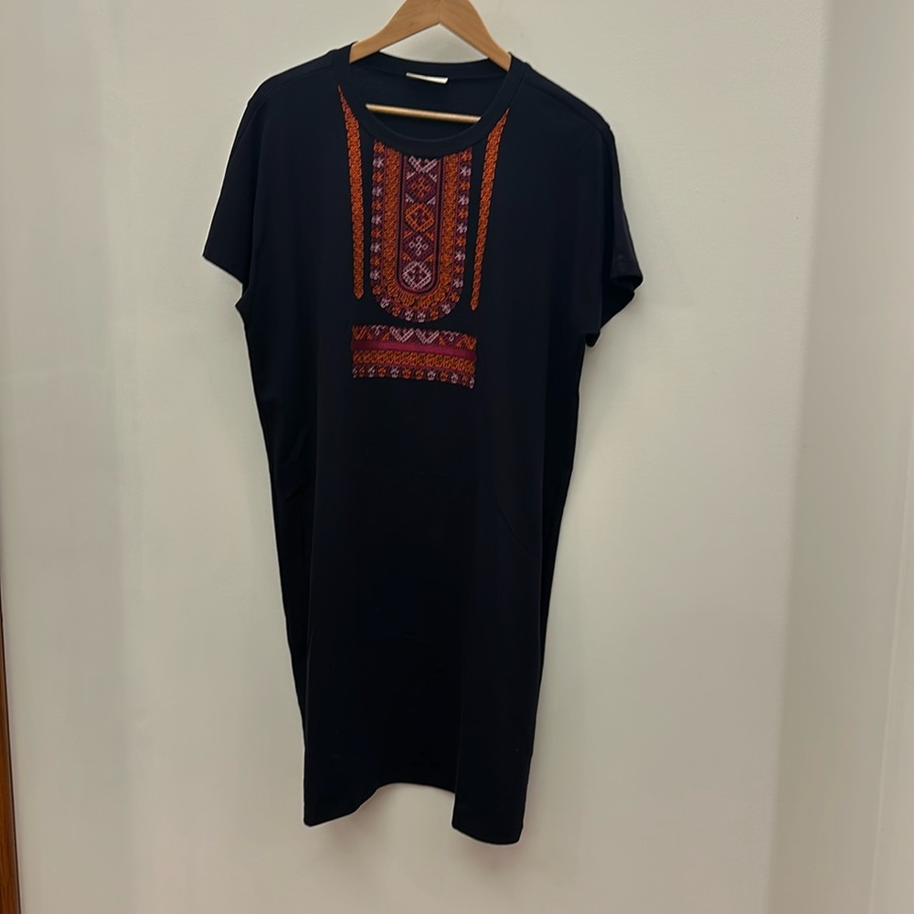 Dress T shirt with embroidery